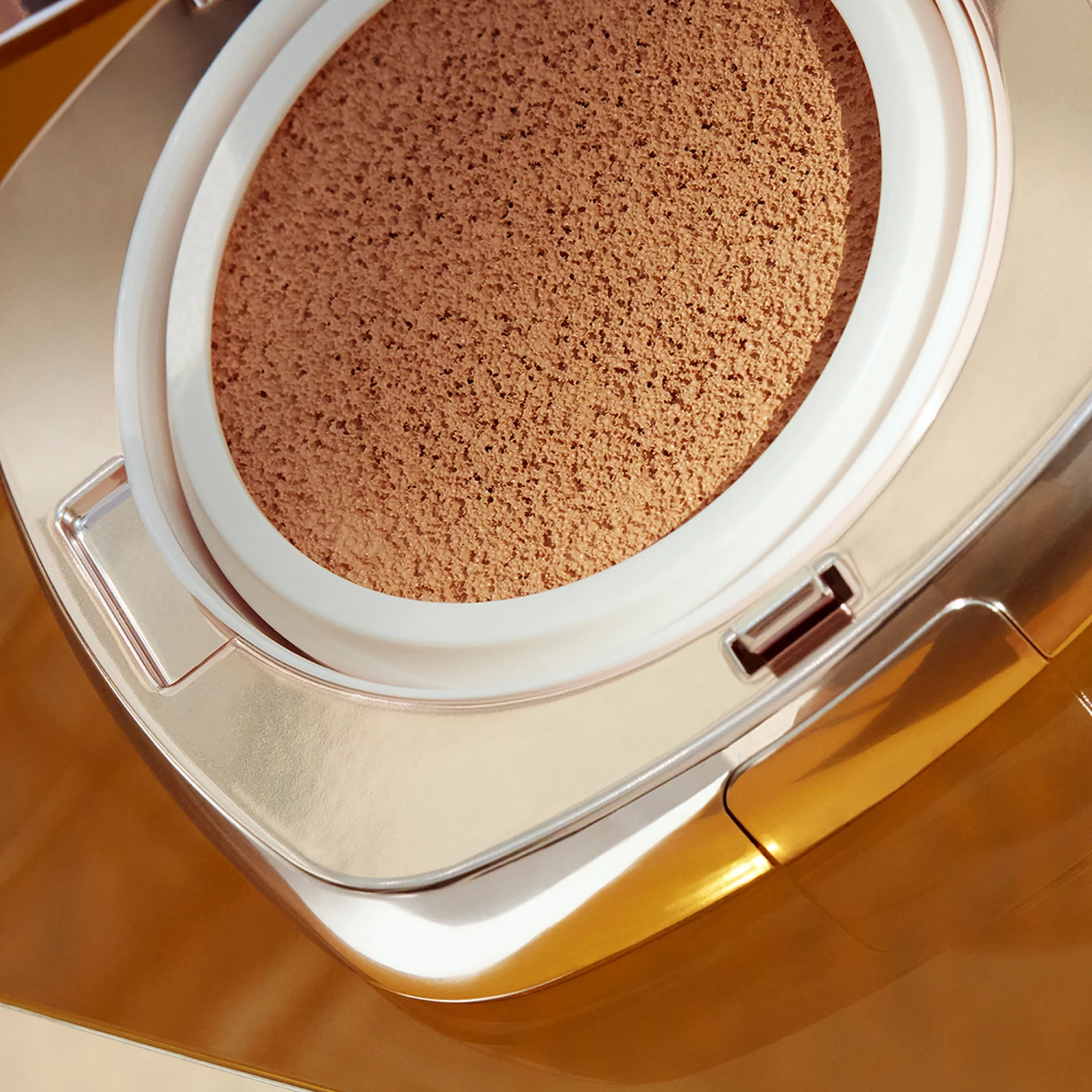 La Mer The Luminous Lifting Cushion Foundation SPF20 2x12g 1 La Mer The Luminous Lifting Cushion Foundation SPF20 2x12g